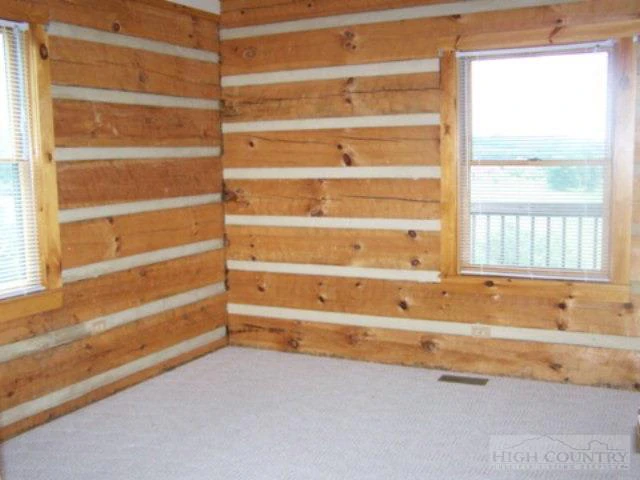 Image number 15 for the current listing