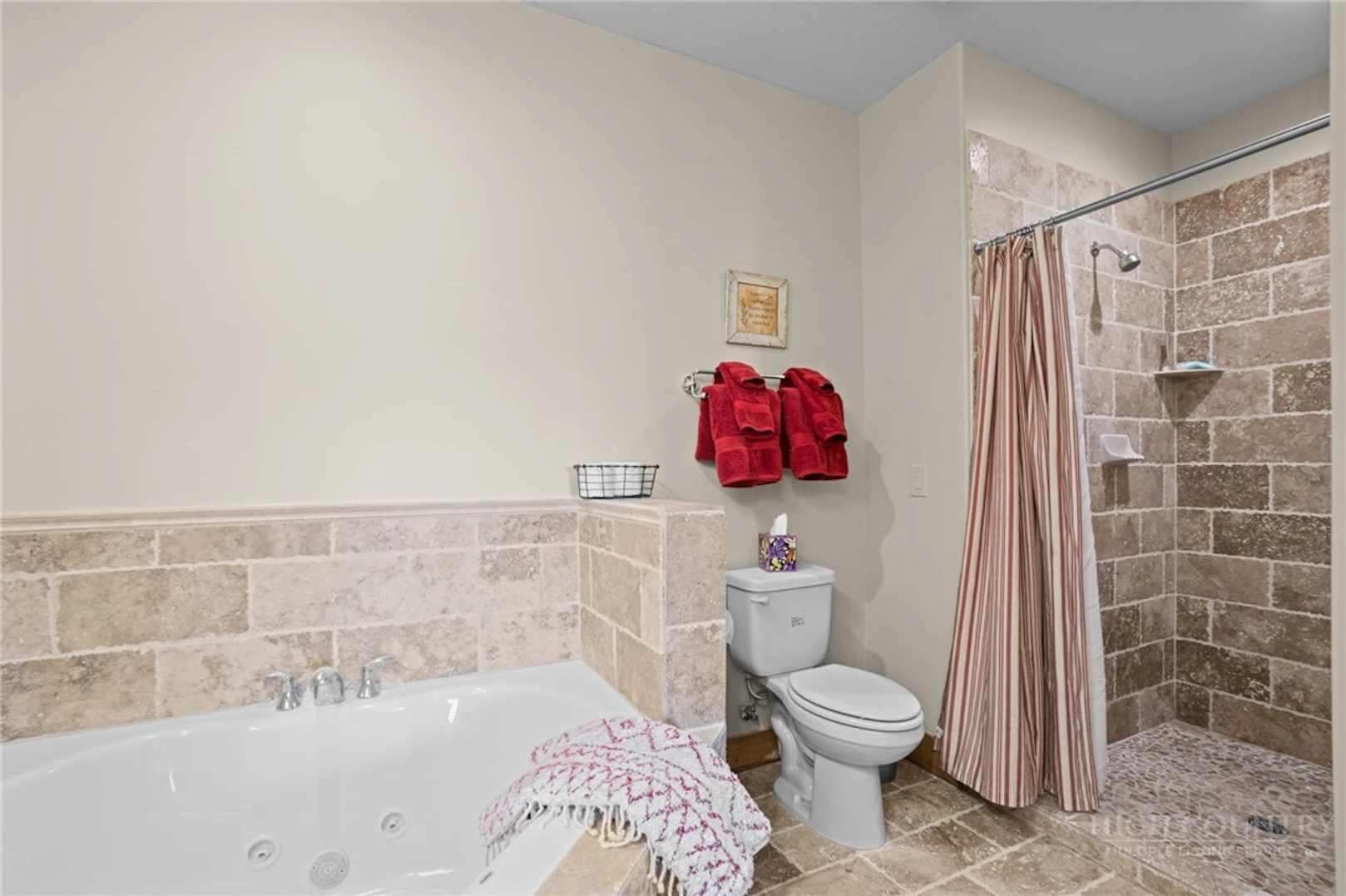 Image number 19 for the current listing