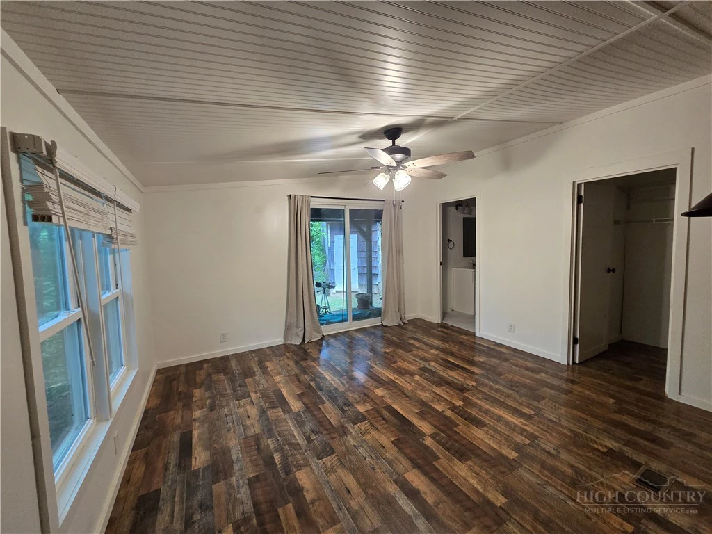 Image number 9 for the current listing