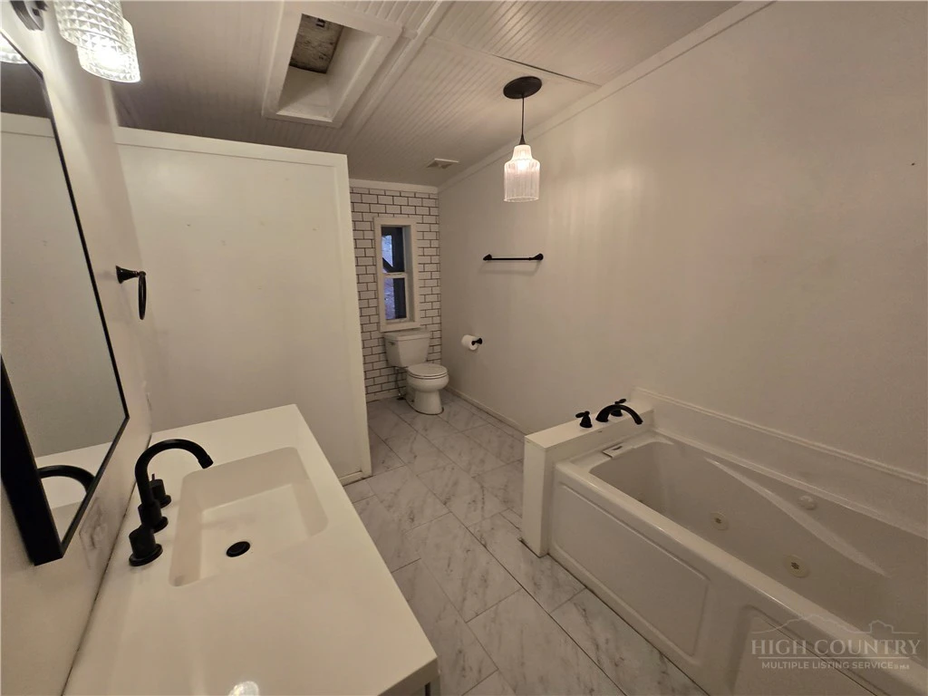 Image number 10 for the current listing