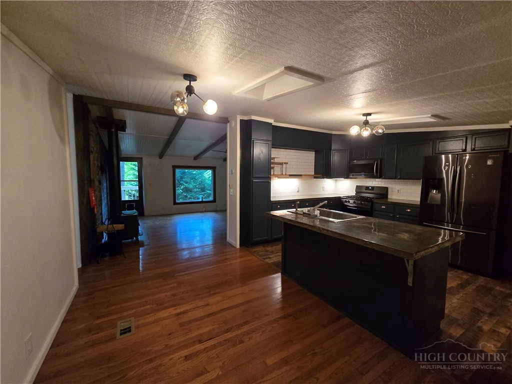 Image number 4 for the current listing