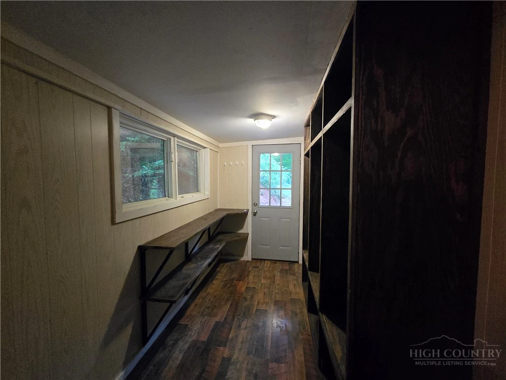Image number 14 for the current listing