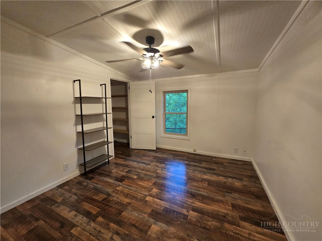 Image number 18 for the current listing