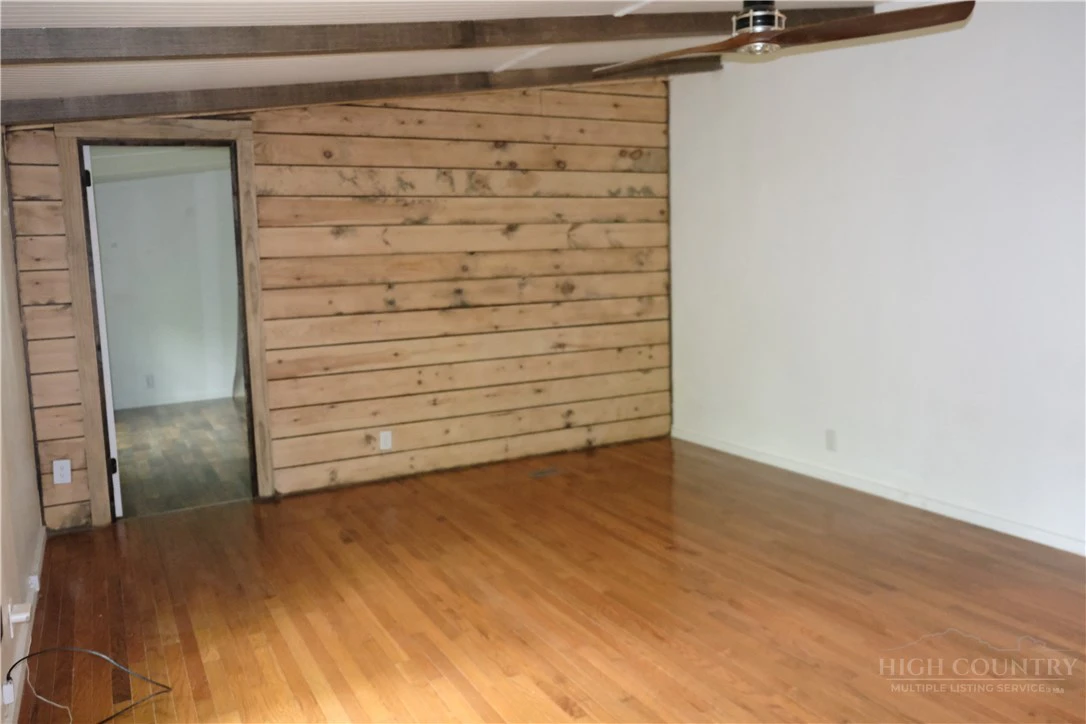 Image number 7 for the current listing