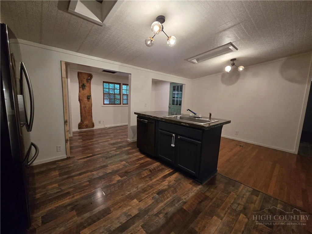 Image number 5 for the current listing