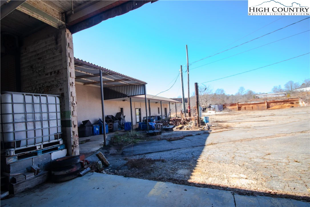 Image number 4 for the current listing