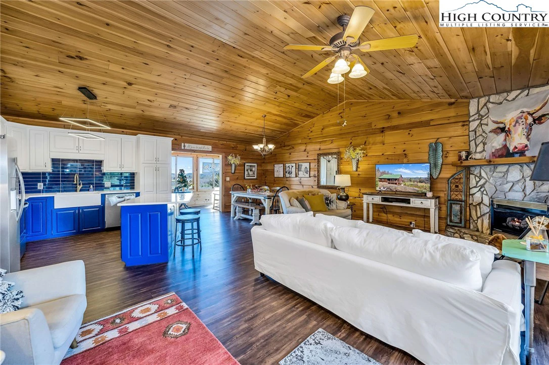 Image number 3 for the current listing