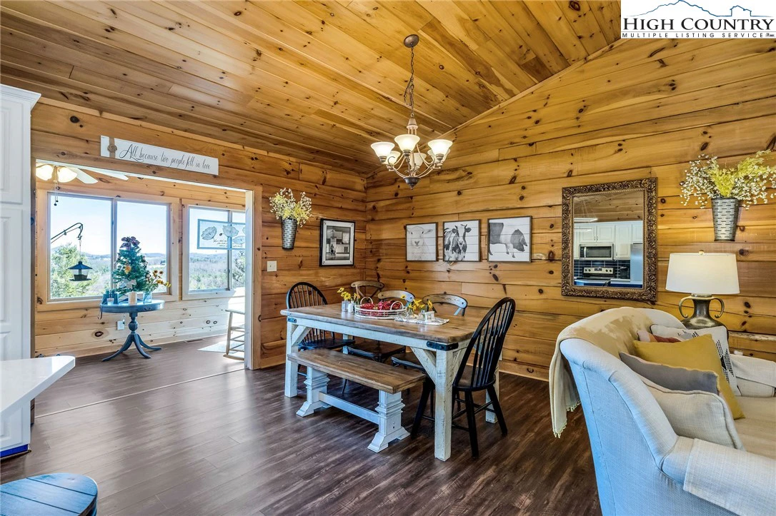 Image number 8 for the current listing