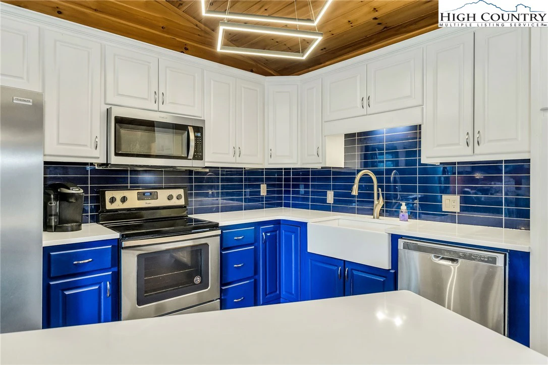 Image number 2 for the current listing