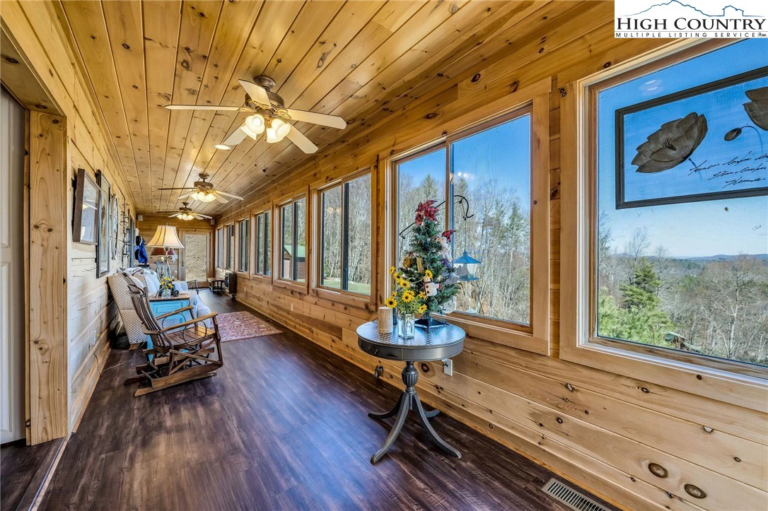 Image number 19 for the current listing