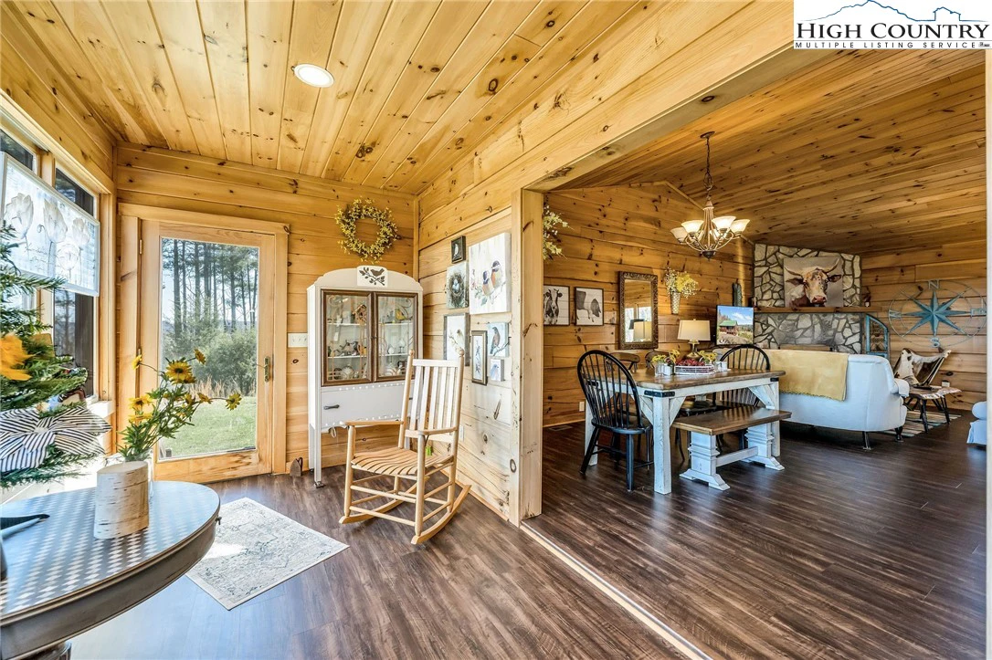 Image number 20 for the current listing