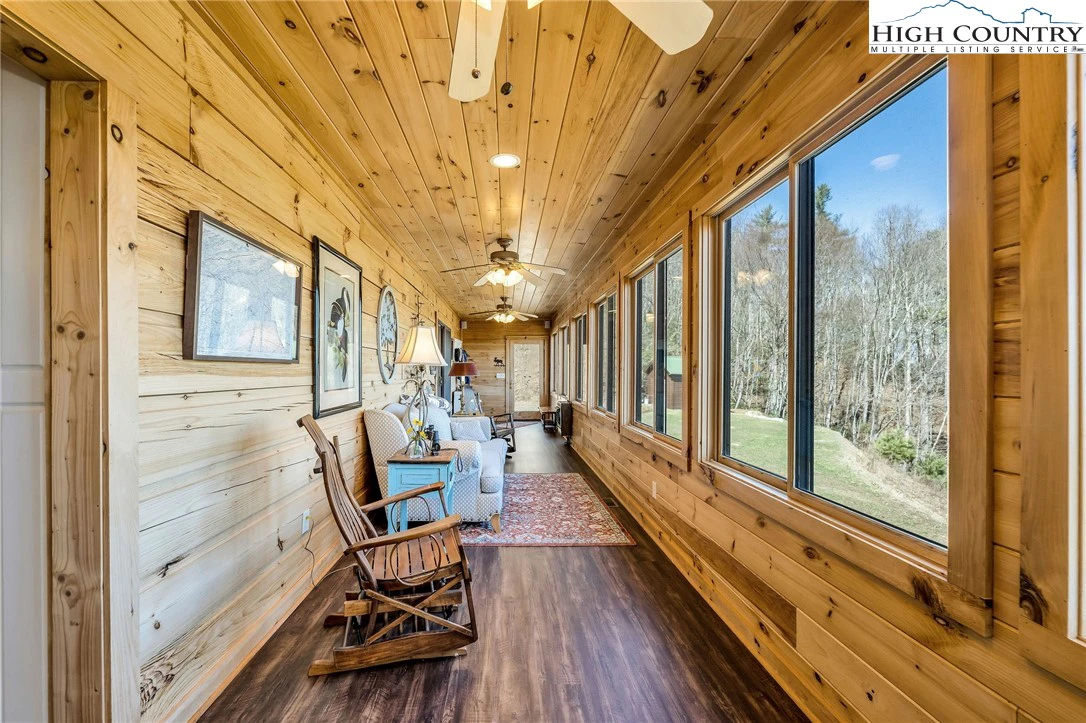 Image number 21 for the current listing