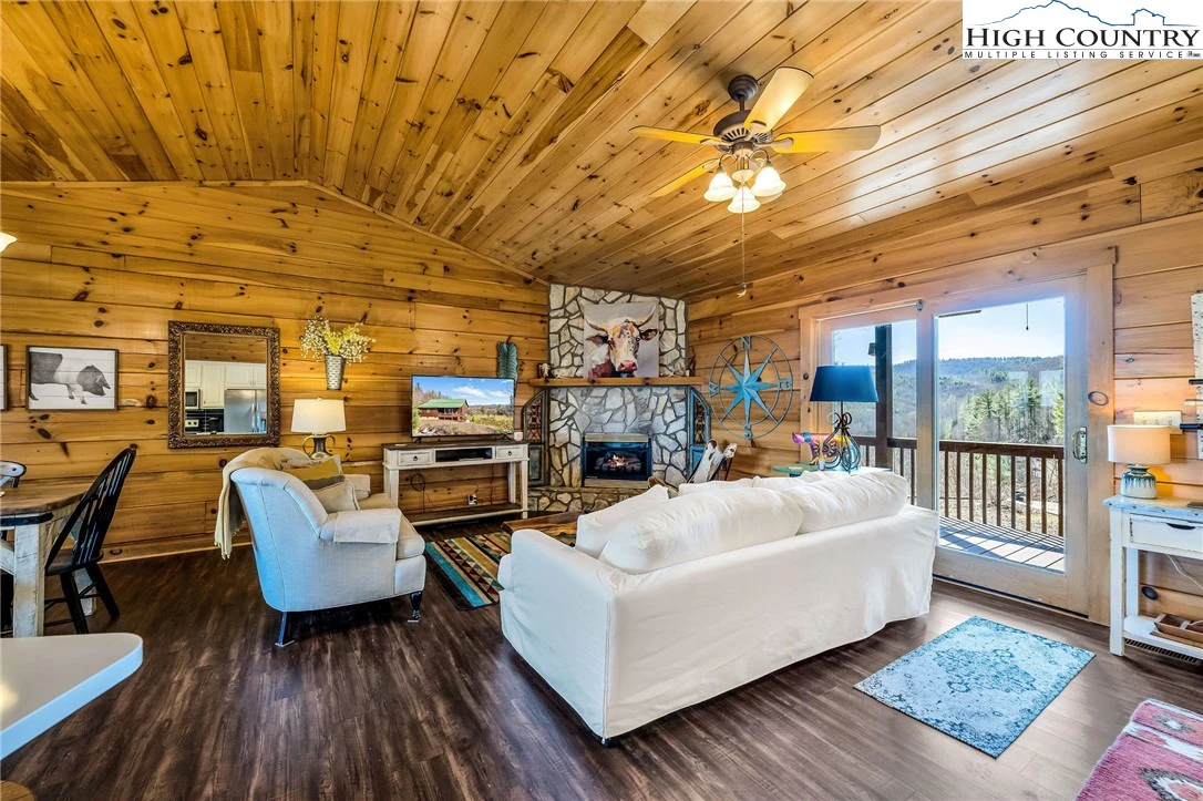Image number 14 for the current listing