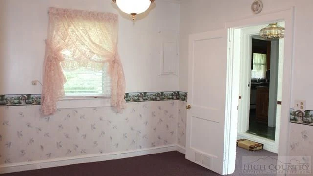 Image number 14 for the current listing