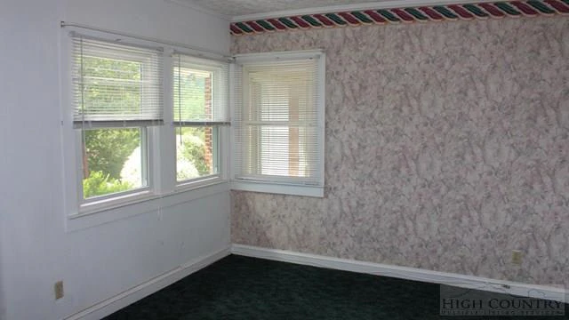Image number 18 for the current listing