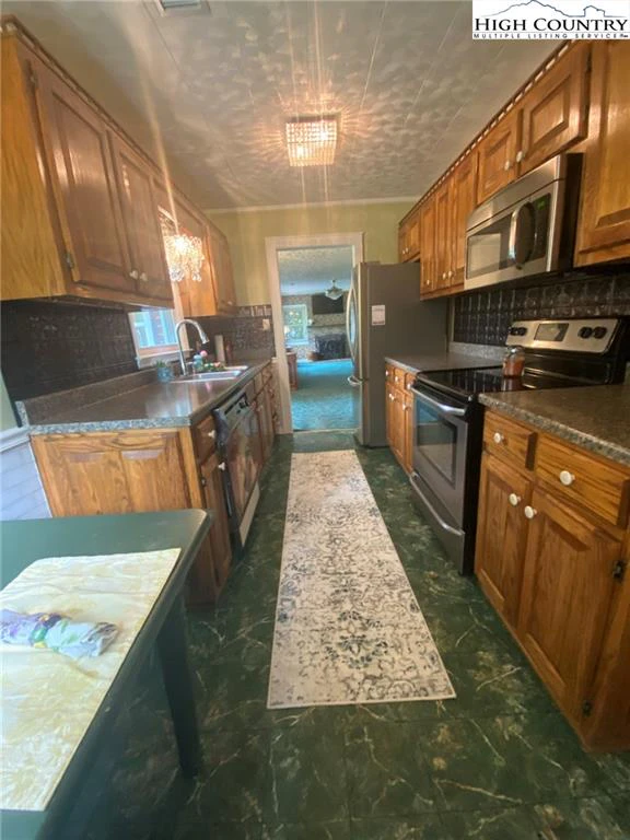 Image number 19 for the current listing