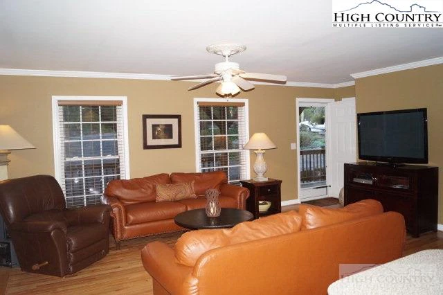 Image number 5 for the current listing