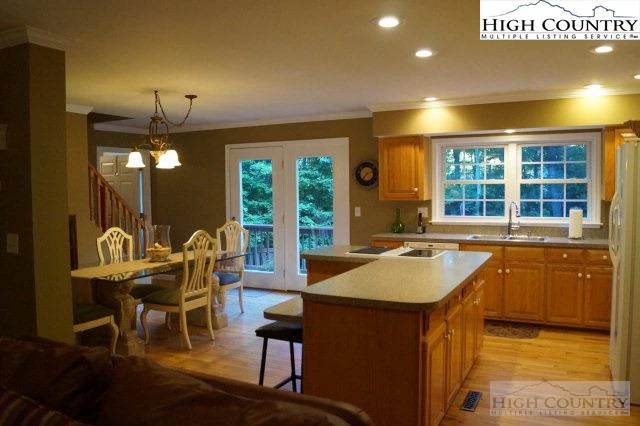 Image number 4 for the current listing