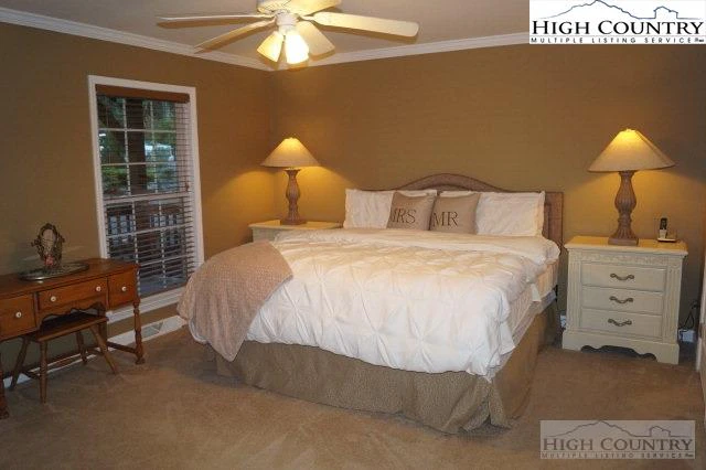 Image number 22 for the current listing