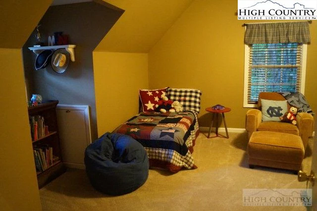 Image number 19 for the current listing