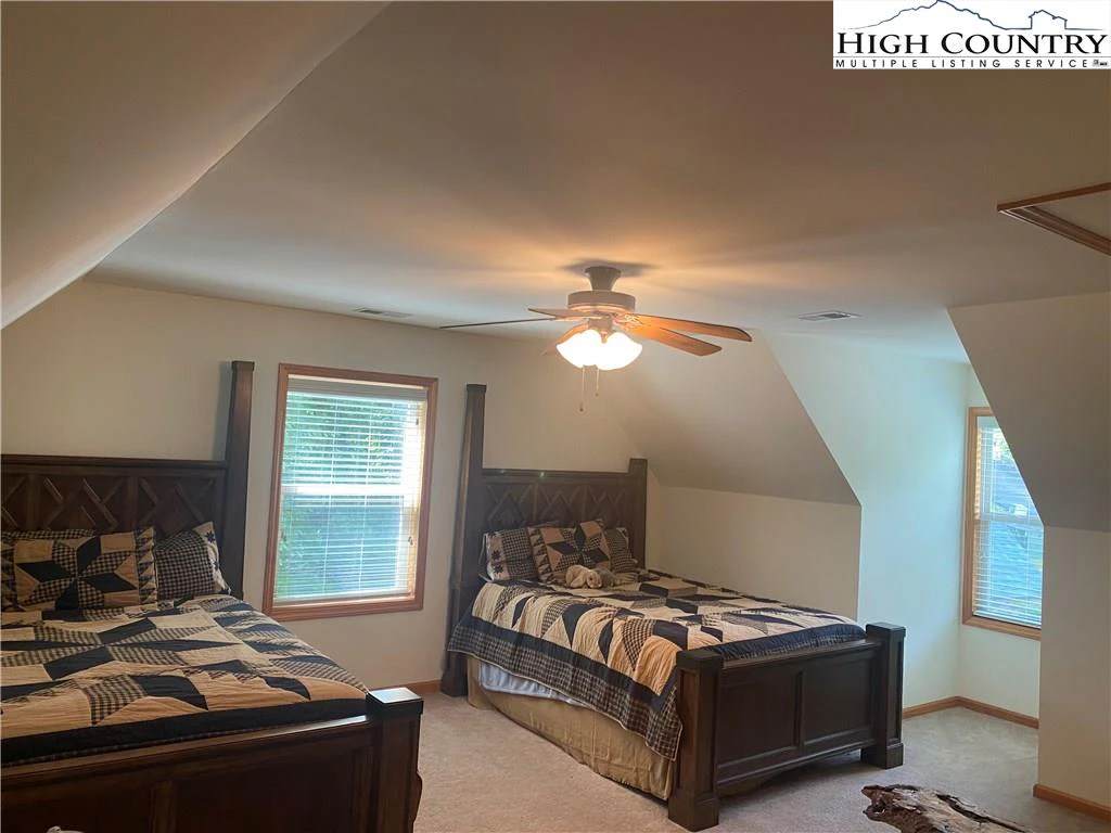 Image number 5 for the current listing