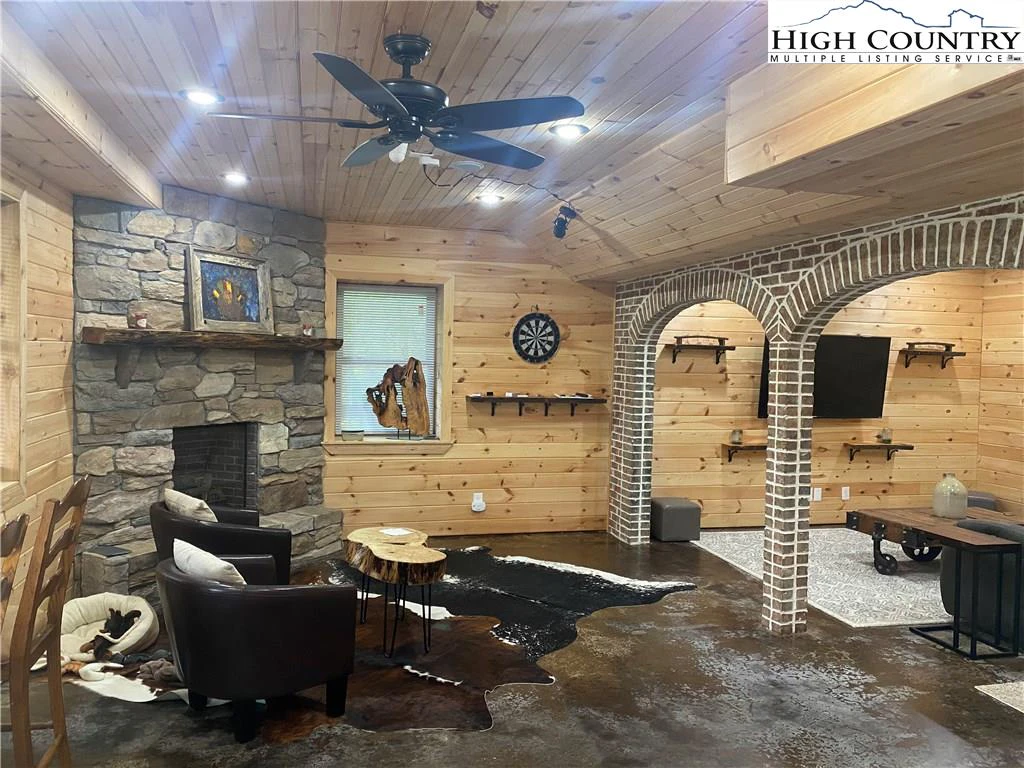 Image number 9 for the current listing