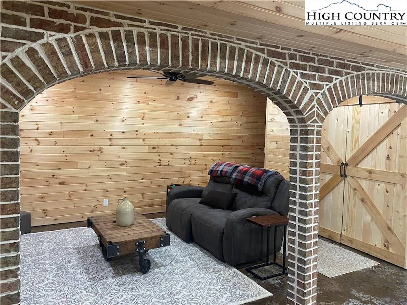 Image number 2 for the current listing