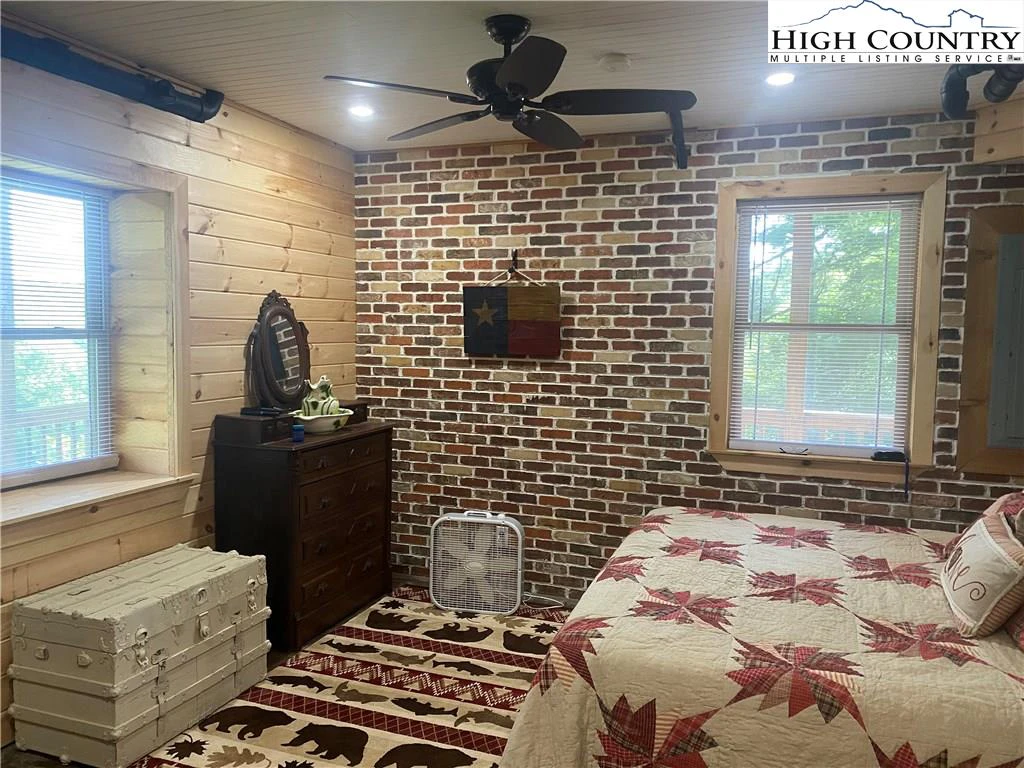 Image number 16 for the current listing