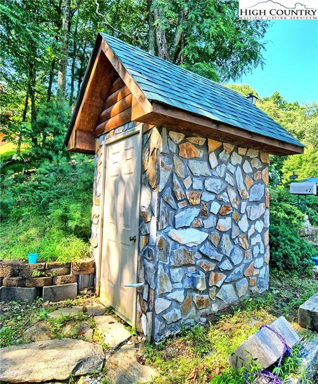 Image number 20 for the current listing