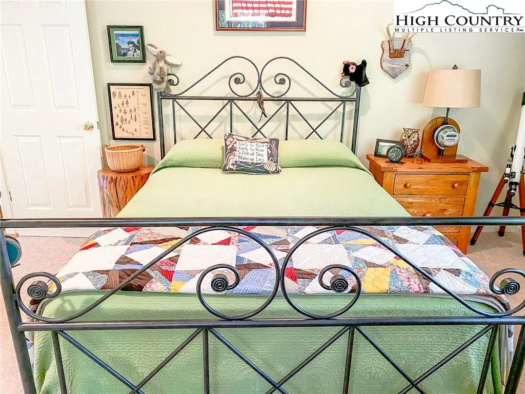 Image number 2 for the current listing