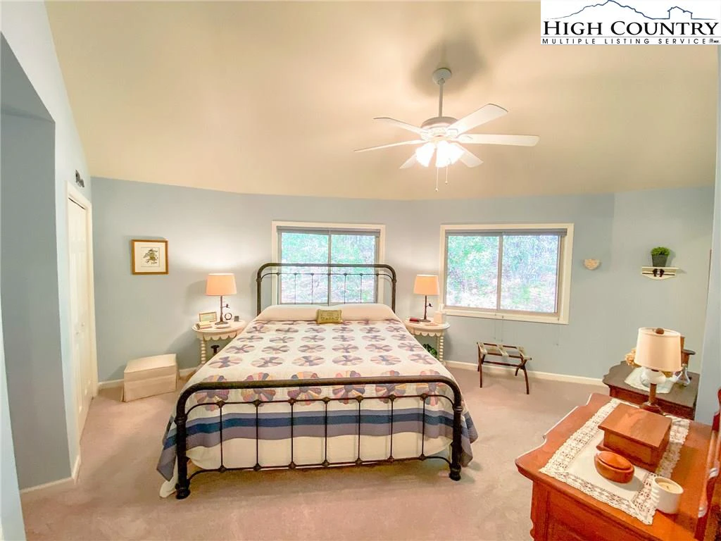 Image number 12 for the current listing