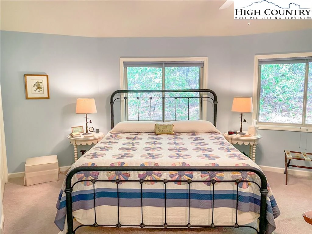 Image number 11 for the current listing
