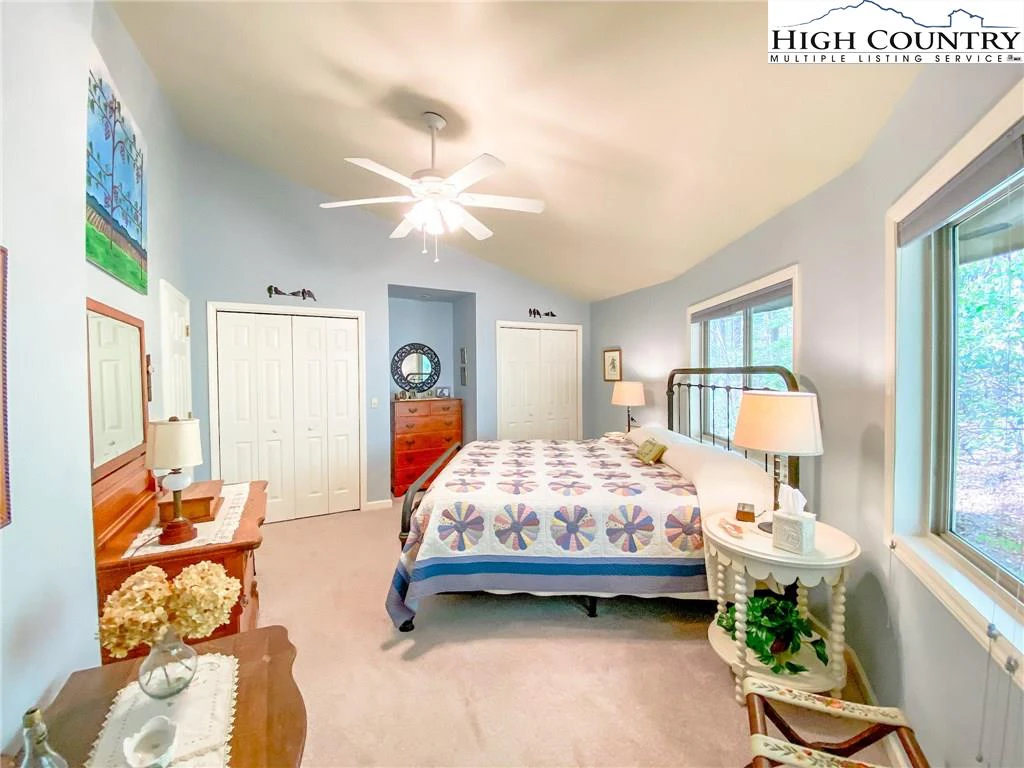 Image number 9 for the current listing