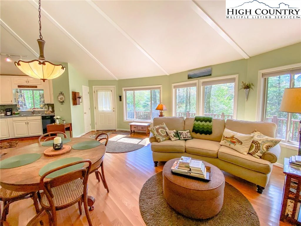 Image number 20 for the current listing