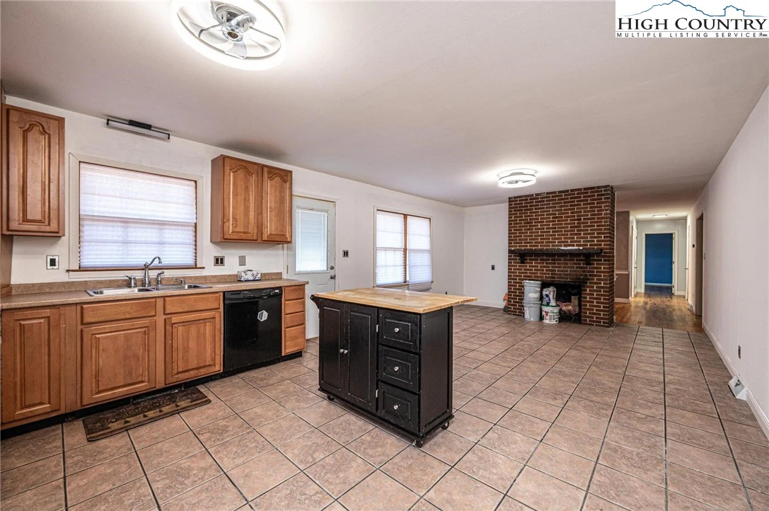 Image number 3 for the current listing