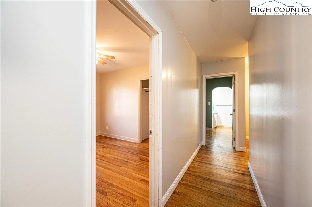 Image number 11 for the current listing