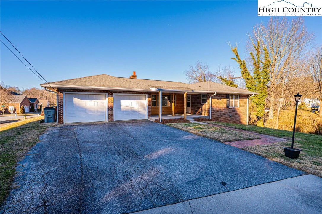 Image number 1 for the current listing
