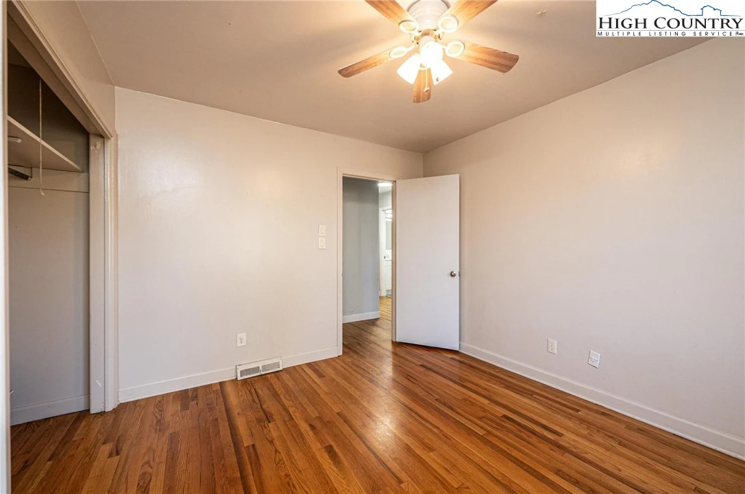 Image number 13 for the current listing