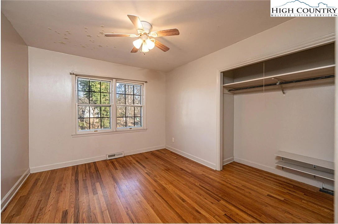 Image number 2 for the current listing