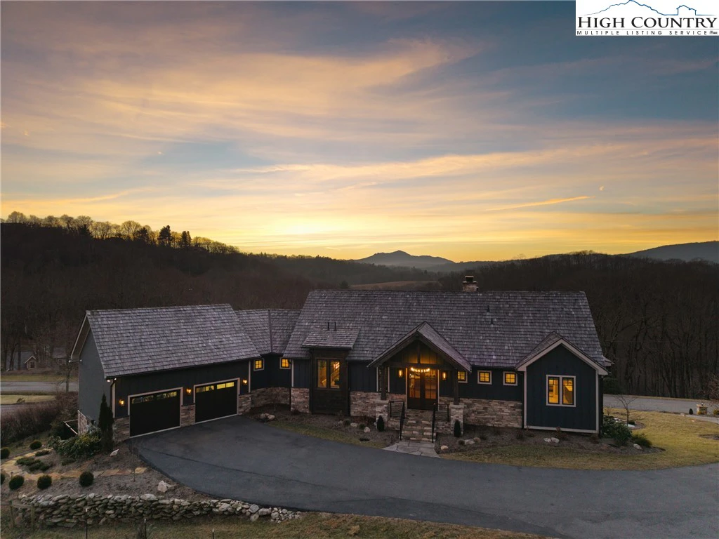 Image number 1 for the current listing