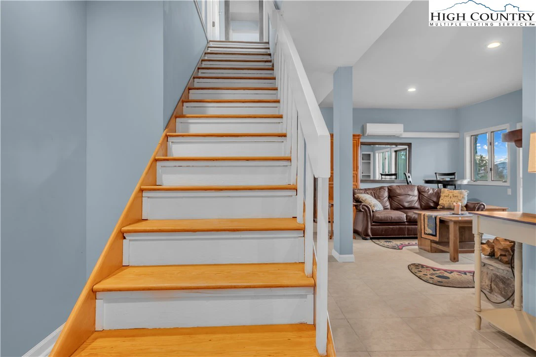 Image number 3 for the current listing