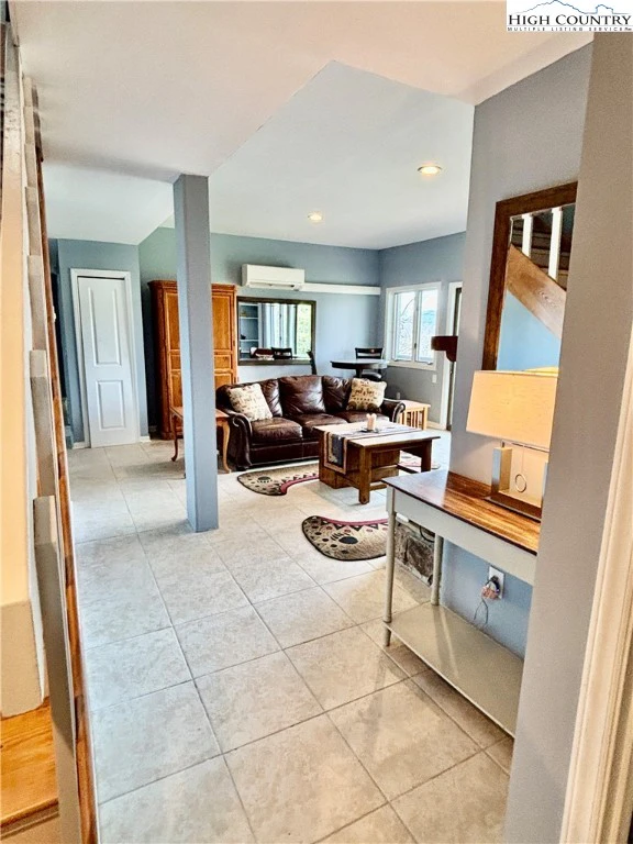 Image number 4 for the current listing