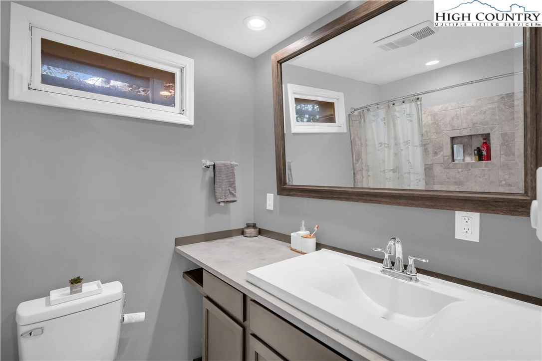 Image number 7 for the current listing