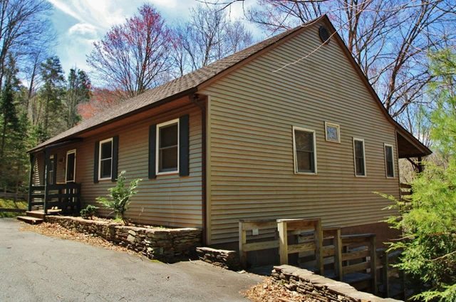 Image number 1 for the current listing