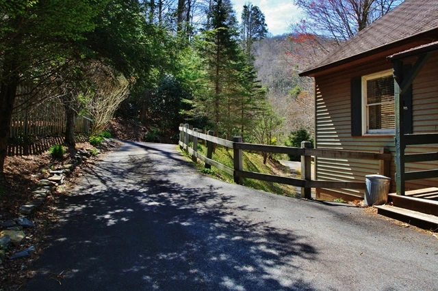 Image number 9 for the current listing