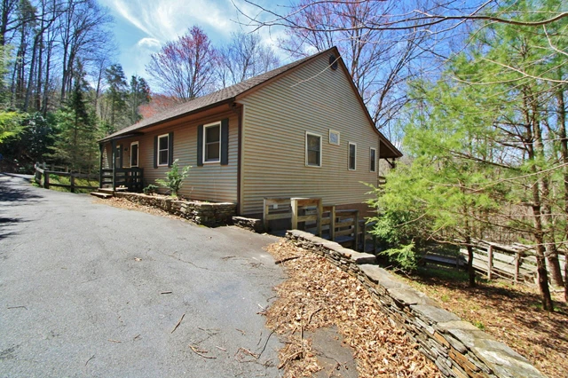Image number 18 for the current listing