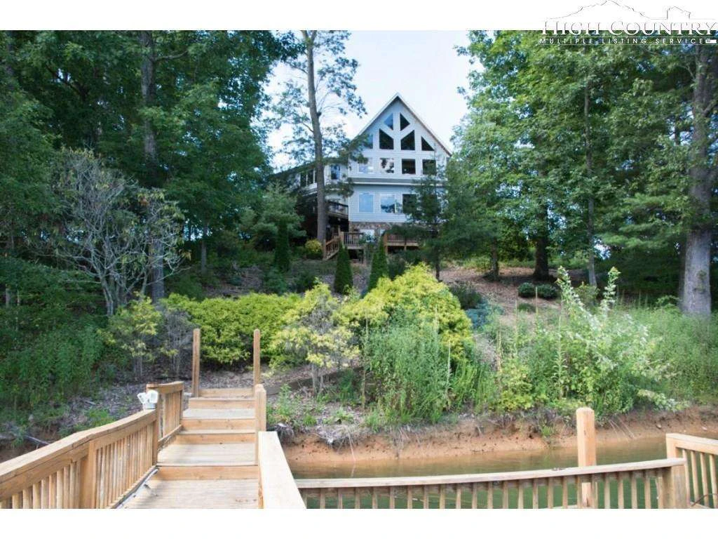 Image number 2 for the current listing