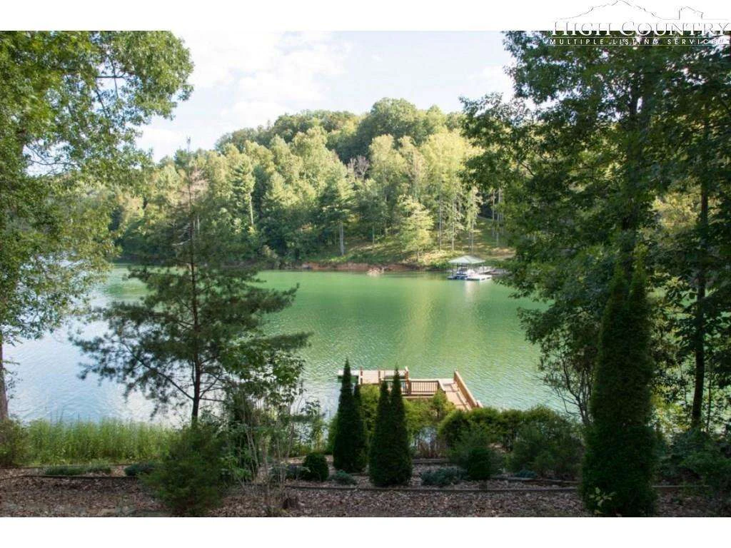 Image number 11 for the current listing