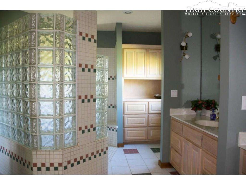 Image number 10 for the current listing