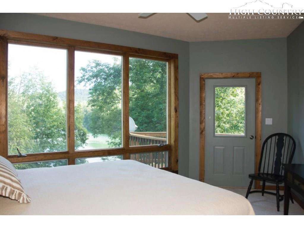 Image number 9 for the current listing